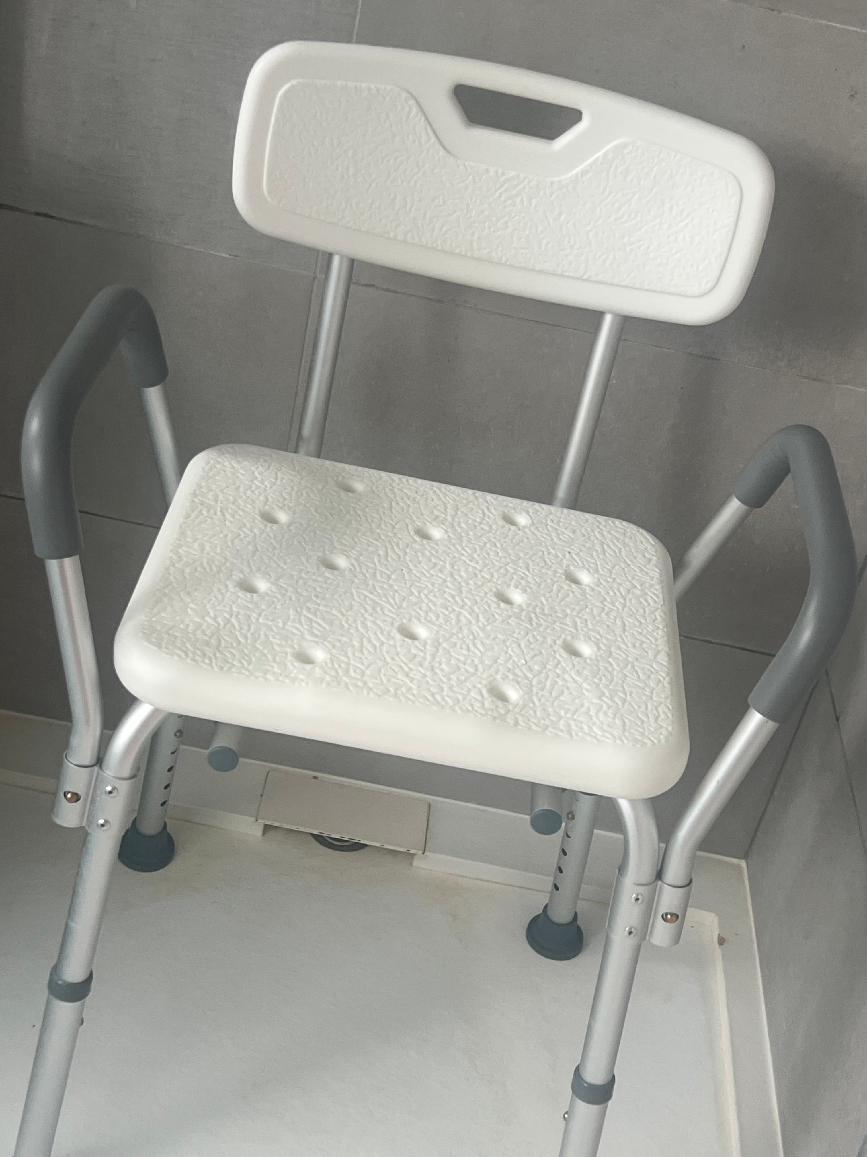 Chaise de Douche  – Accoudoirs Amovibles & Sécurité